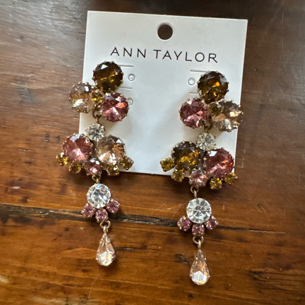 ANN TAYLOR Lavender Lilac Rhinestone Gold Tone Metal Drop Pierced Earrings NWT